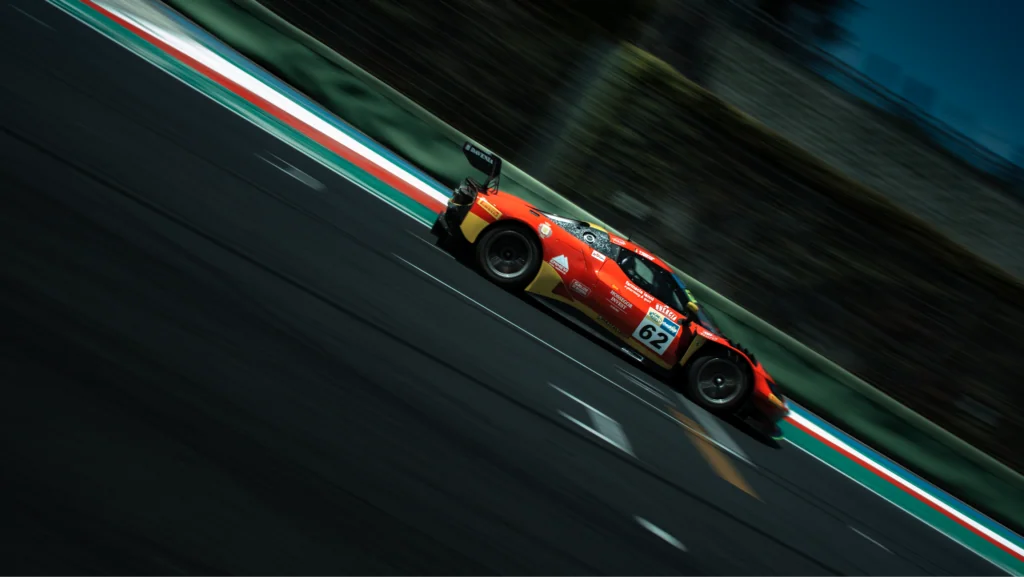 La Ferrari 296 GT3 numero 62 di Double TT Racing in pista a Vallelunga nel 2026